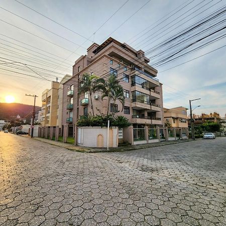 Apto El Shadday 301 Cento E Cinquenta Metros Do Mar Bombinhas Eksteriør billede